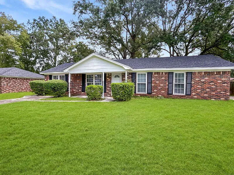 3 bed, 2.0 bath, 1545 sqft, $2,100 — Photo 2