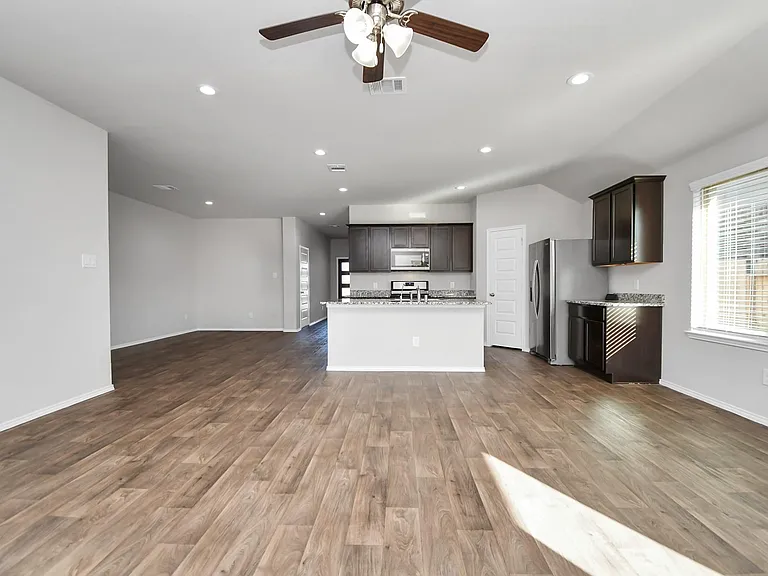 3947 Country Club Dr — Photo 7