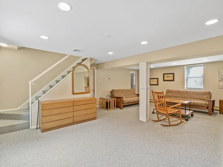 32 Sanger Pl — Photo 16