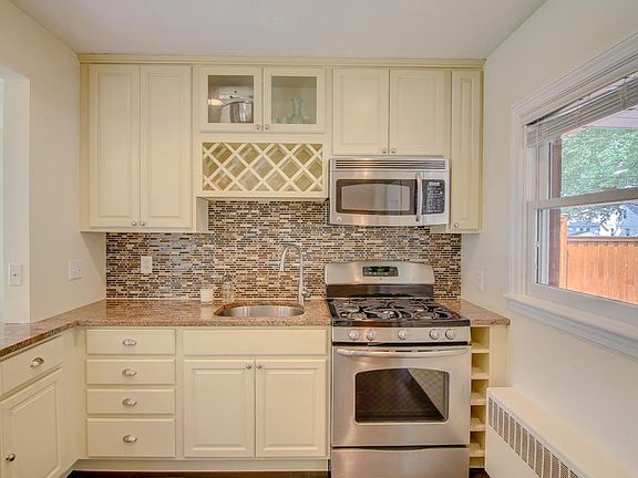 3rd image of 1358 Snelling Ave N