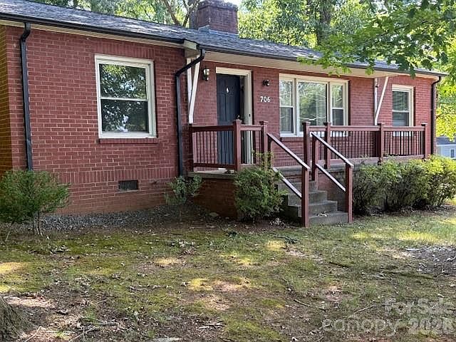 1st image of 706 12th Ave NE