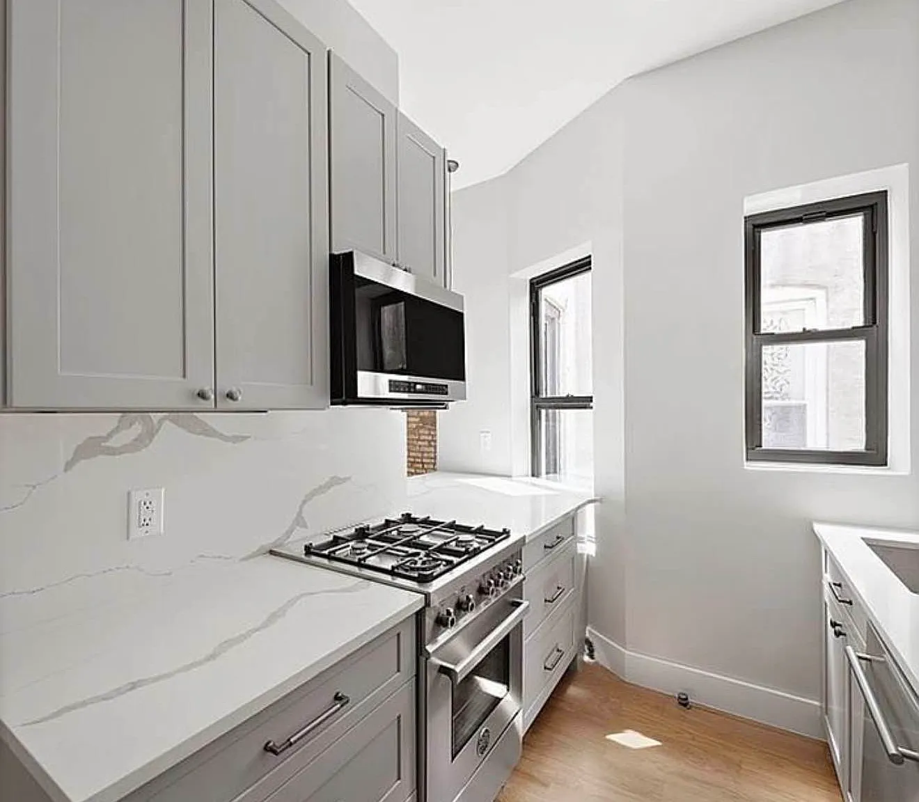 227 Kingsland Avenue — Photo 2