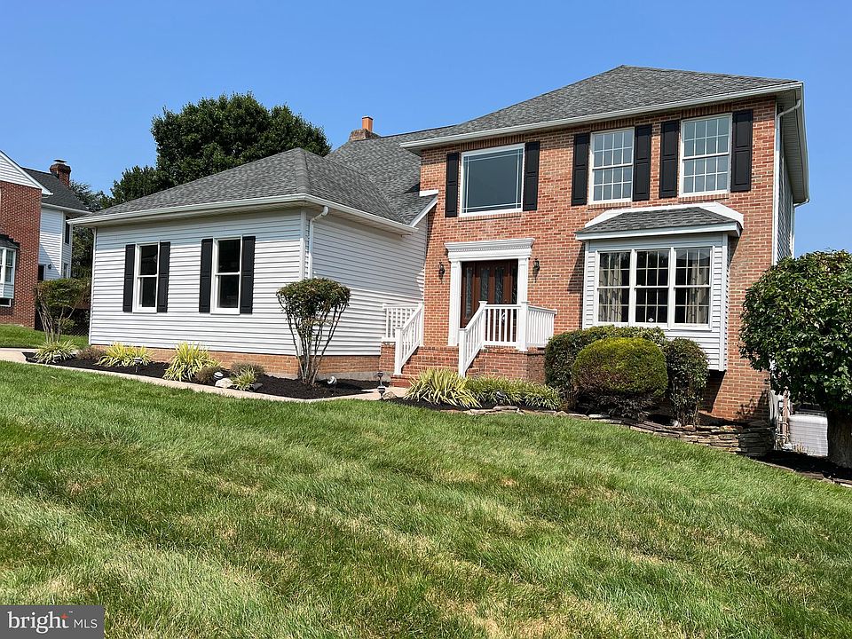 1st image of 216 Rolling Knoll Dr