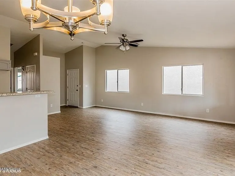808 Four Winds Cir — Photo 4