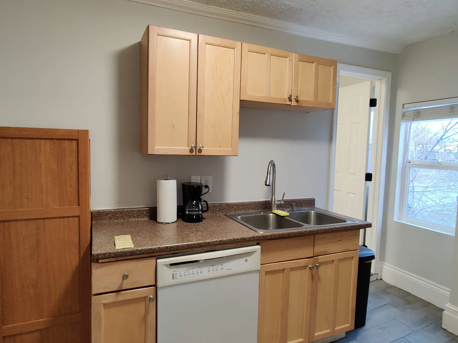 Upstairs apartment close to liberty park — Photo 4