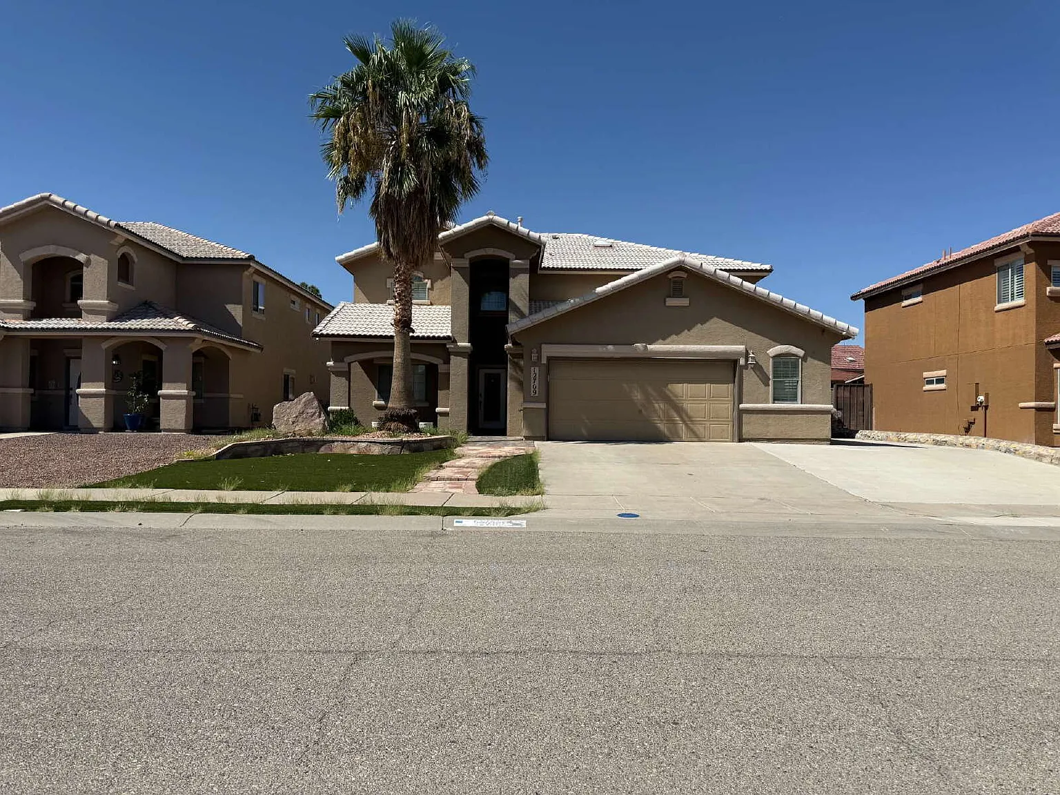 5 bed, 4.0 bath, 3383 sqft, $3,000 — Photo 1