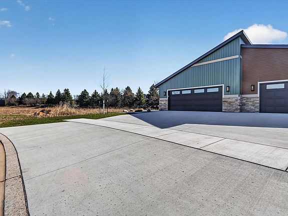 4th image of 3751 Newcastle Dr
