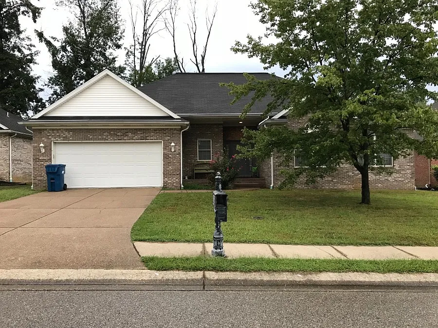 2730 Beaumont Dr photo 1