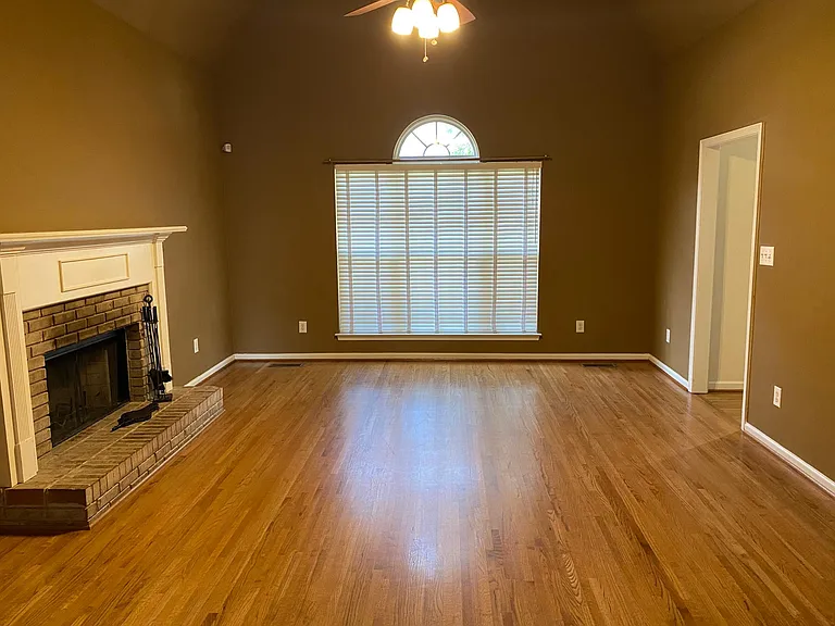100 Moss Hill Ct — Photo 9