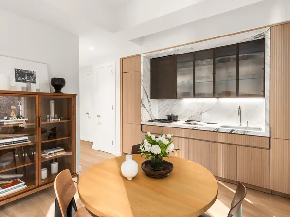 135 East 47th Street 6B image 2 of 9