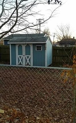 3rd image of 431 Whitelaw Ave