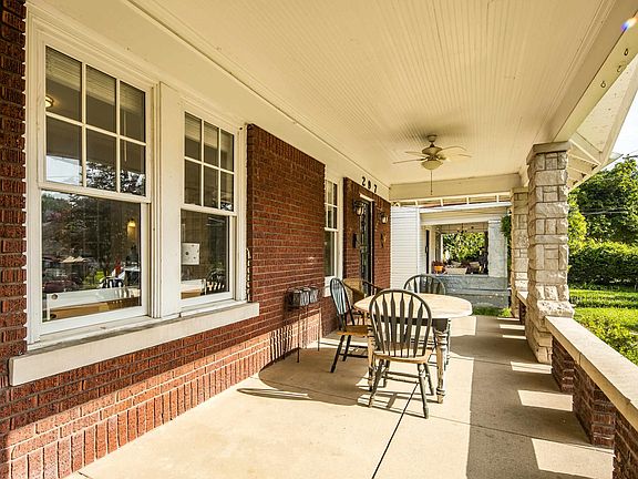 3rd image of 297 N Montgomery St