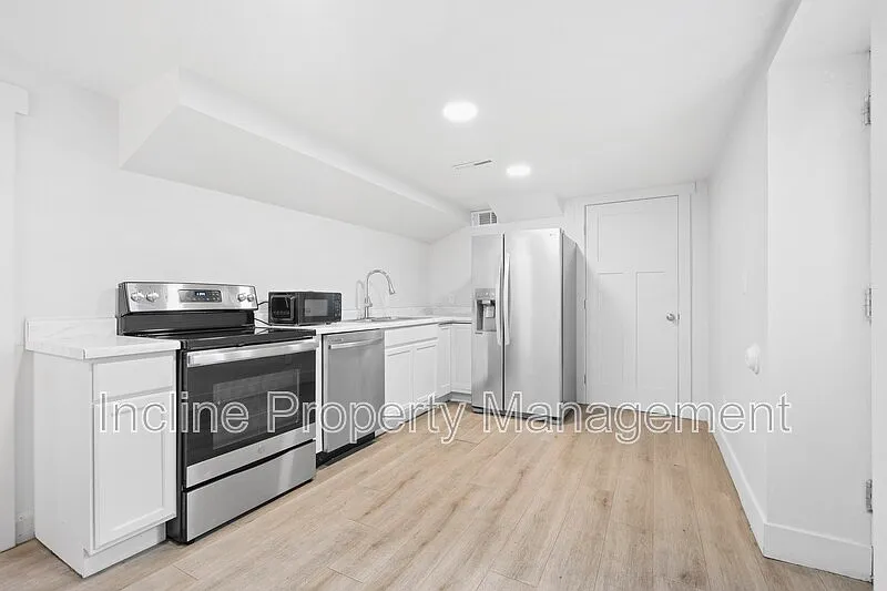 1 bed, 1.0 bath, $850 — Photo 3