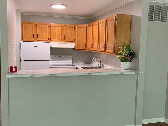 2nd image of 5820 Oakwood Dr Unit 1K