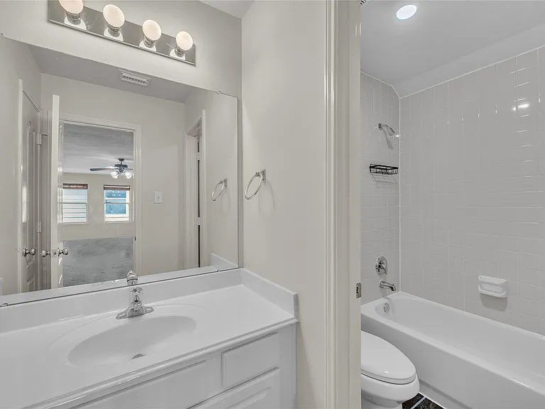 2614 Shady Acres Ct — Photo 36