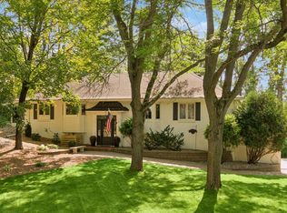2312 Sheridan Hills Rd, Wayzata, MN 55391