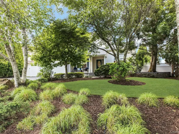 10 Shady View Crossing, Manorville, NY 11949