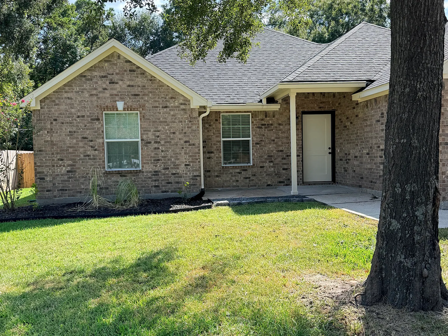 3 bed, 1347 sqft, $2,000 — Photo 1