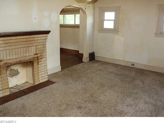 4th image of 144 Erskine Ave