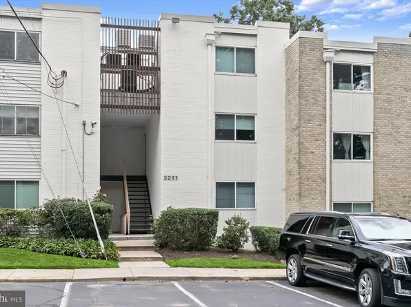 3211 University Blvd W APT 11, Kensington, MD 20895