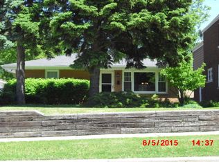 1323 N Sheridan Rd, Waukegan, IL 60085