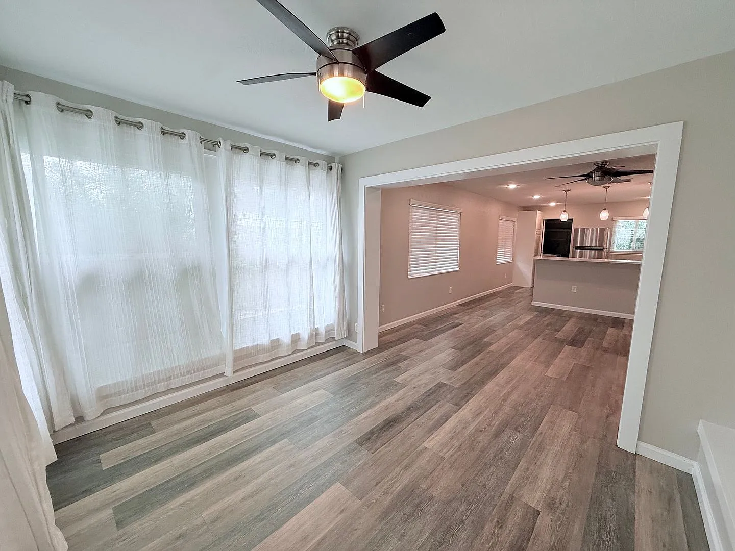 Charming 2-Bed/1-Bath Home for Rent in Southgate!! — Photo 4
