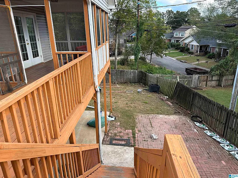 1715 Columbiana Ln — Photo 33