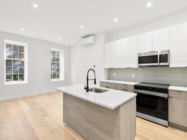 113 West 13th Street image 2 of 15