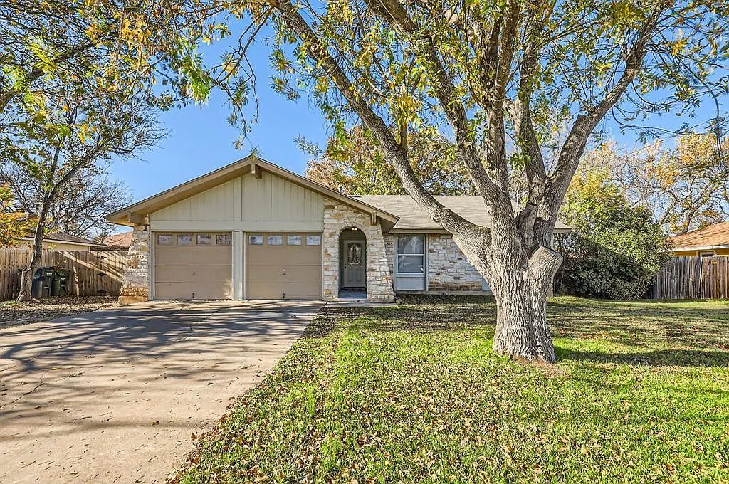 3 bed, 2.0 bath, 1286 sqft, $1,900 — Photo 2