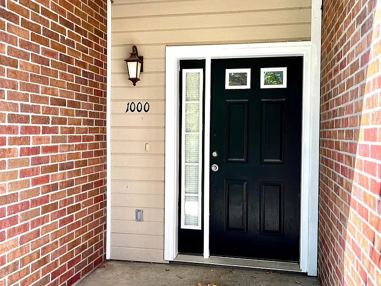 1000 Burton Pl — Photo 3