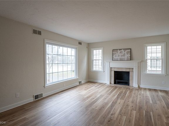 5th image of 452 W Midlothian Blvd