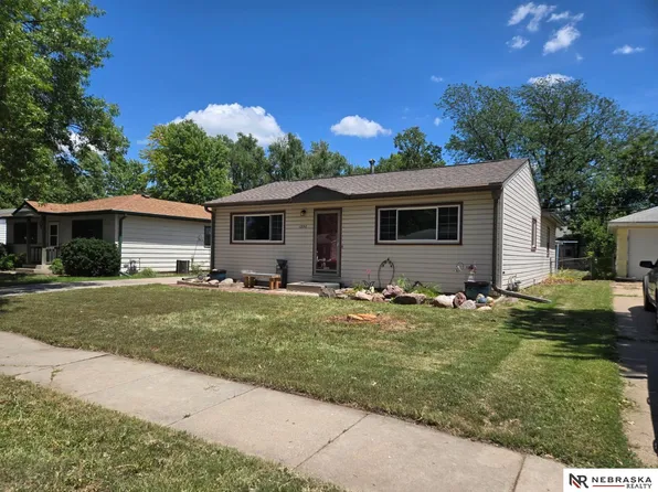 1250 N 55th St, Lincoln, NE 68504