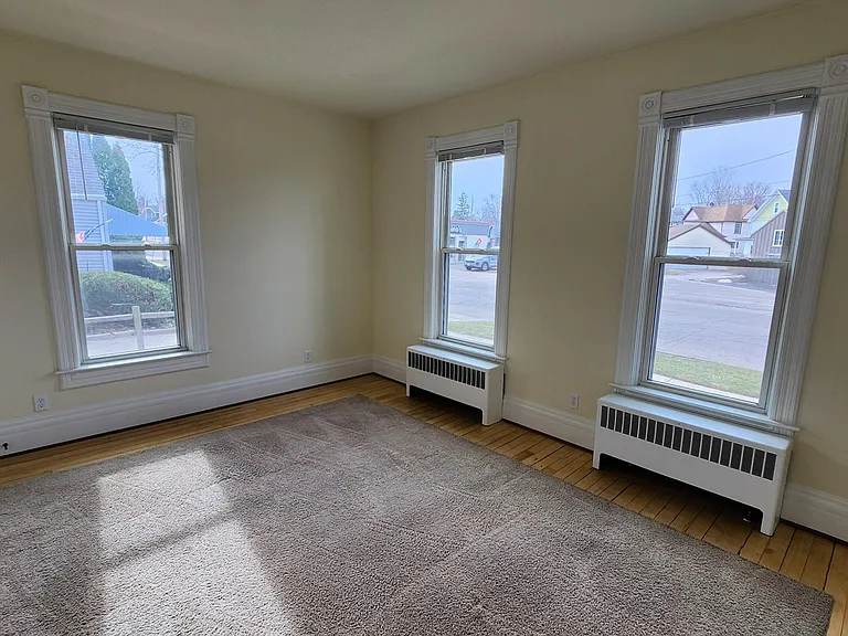 1002 E Main Street — Photo 4