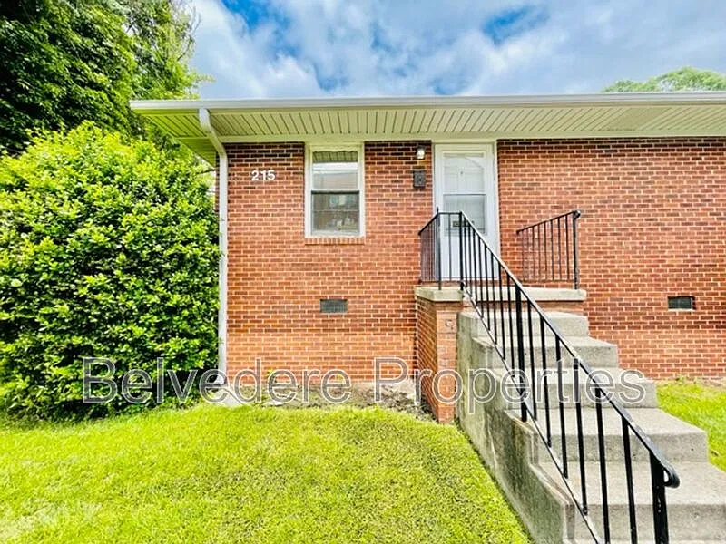 215 McIver St — Photo 1