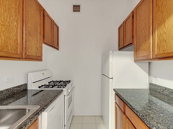 5th image of 215 W 84th St APT 612