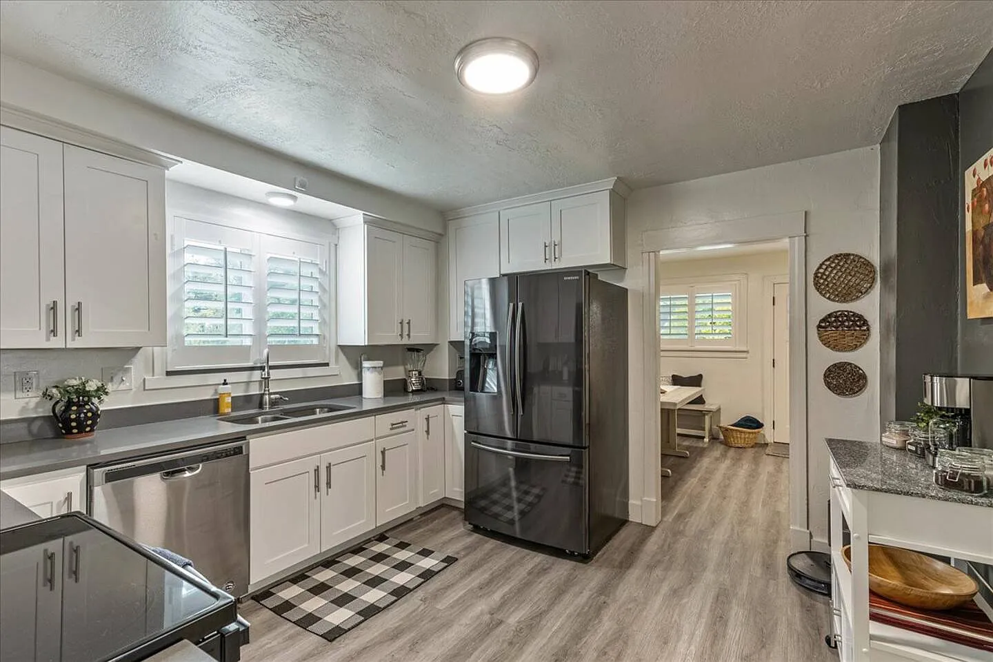 S 900 E, Millcreek — Photo 2