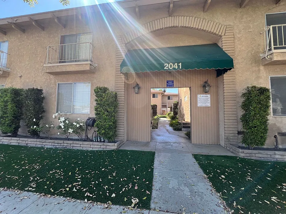 2041 San Anseline Ave #1-14