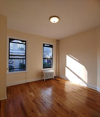 Rented by Moss Realty Company | media 8