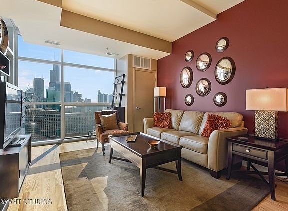 4th image of 303 W Ohio St #3304