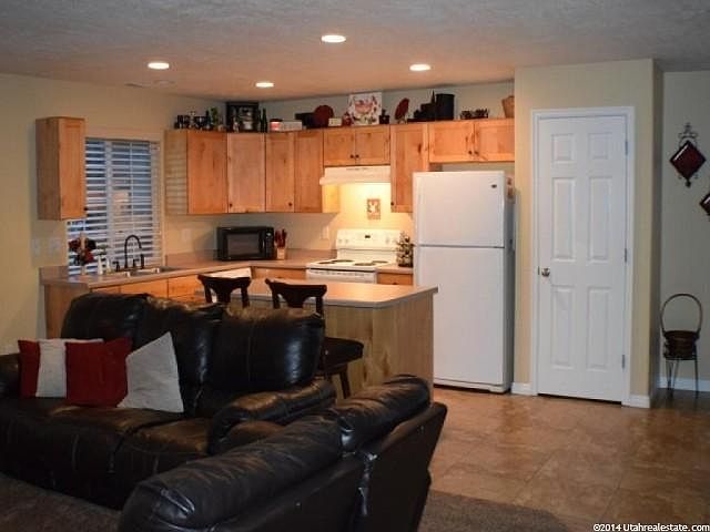 1st image of 286 W Dawson Dr