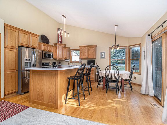5th image of 27050 Birmingham Ct