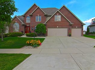 2701 Howard Castle Dr, Dyer, IN 46311