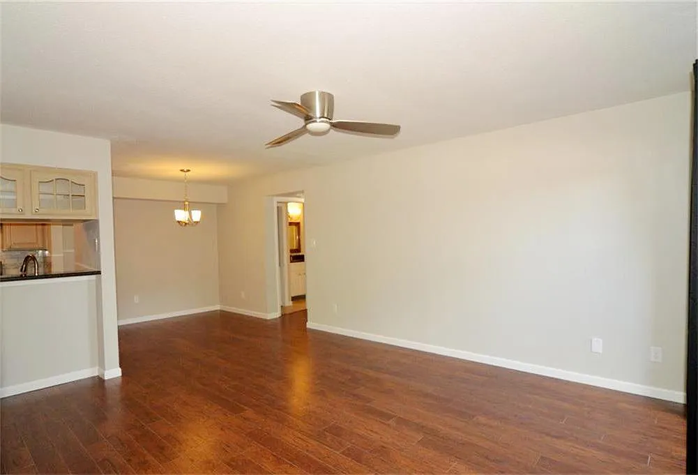 2 bed, 1040 sqft, $1,500 — Photo 3