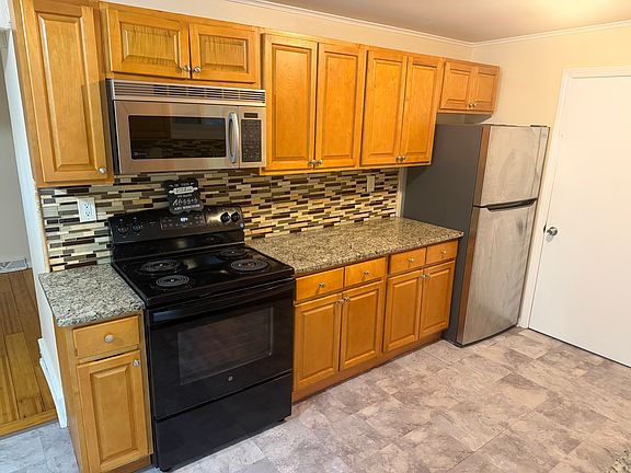 5th image of 1180 Wintergreen Ave