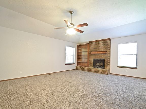 3rd image of 16924 Applewood Dr