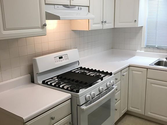 4th image of 818 S Brentwood Blvd APT 1B