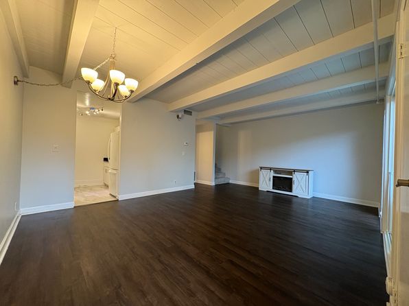 1558 Center Rd APT 8