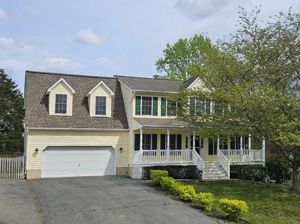 10 Lockwood Dr, Fredericksburg, VA 22405