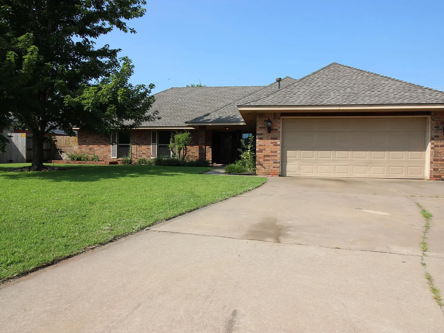 3 bed, 2020 sqft, $2,450 — Photo 1