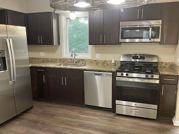 4th image of 16448 84th Ave #1
